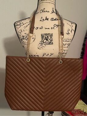 Brown chevron Tote NWOT gold hardware never been used